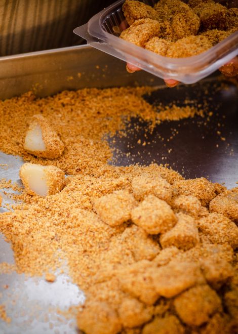 Steamed glutinous rice dough slathered with peanuts and palm sugar.
